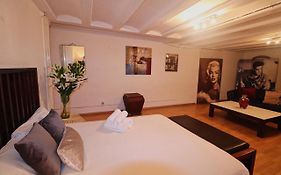 Efate Rooms